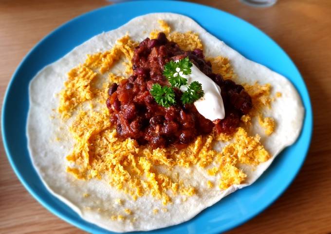 Bean chilli with toasted sweetcorn mash