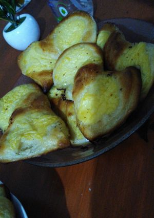 Una foto de Medialunas y facturas de crema