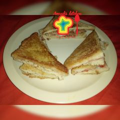 A picture of Breakfast idea😁 Sandwich bread.