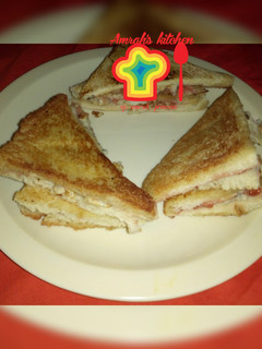 A picture of Breakfast idea😁 Sandwich bread.