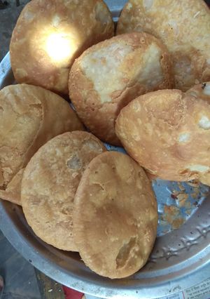 A picture of Aloo kachori / potato kachori.