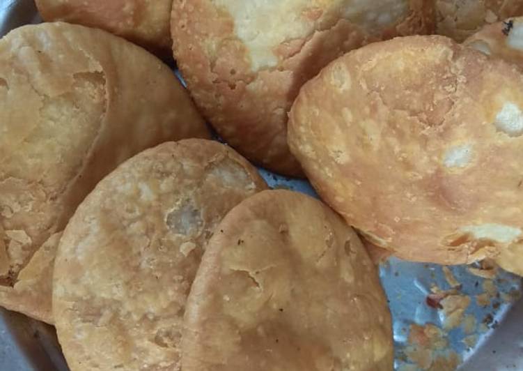 Aloo kachori / potato kachori