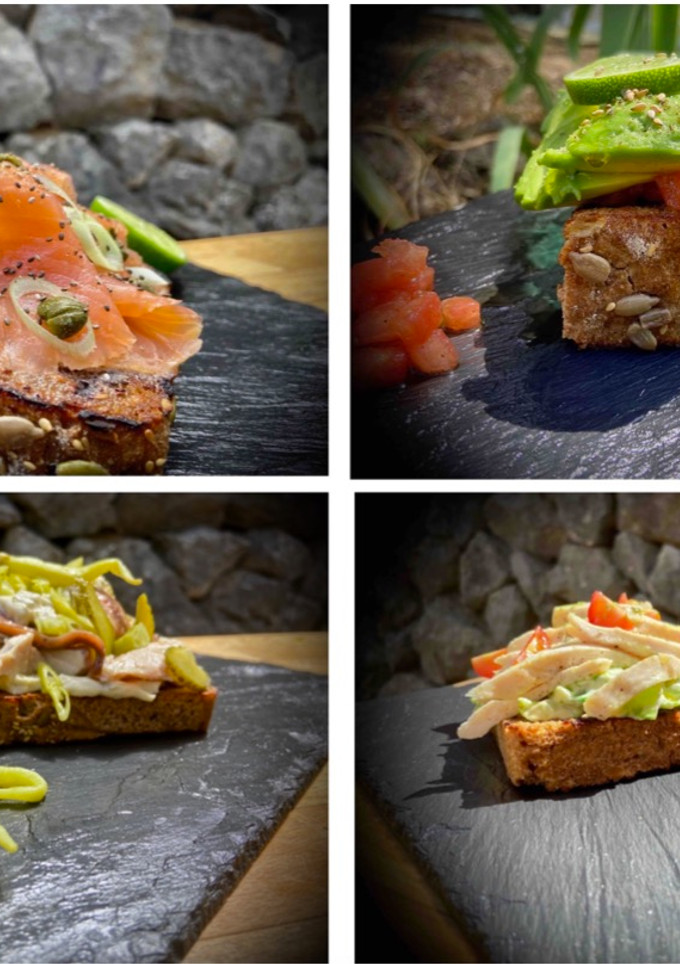 Una foto de 4 tostas deliciosas para desayuno merienda o cena