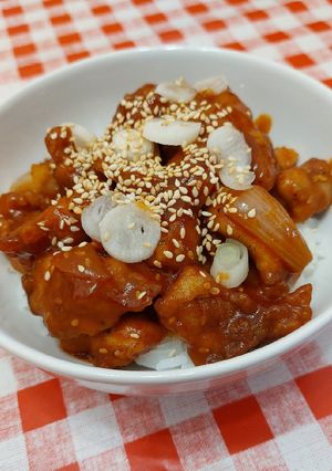 Koreai édes-csípős gochujang-os csirke recept fotója