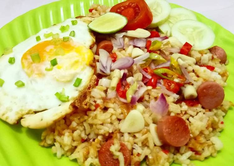 Nasi Goreng Sosis Sambal Matah