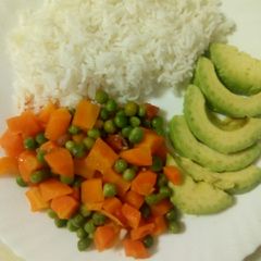 A picture of Braised rice with vegetables.