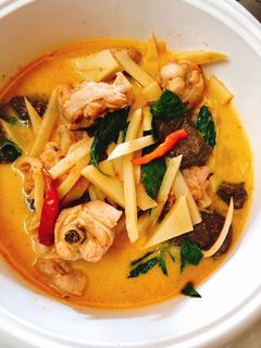 รูปของ แกงเผ็ดไก่ ใส่หน่อไม้