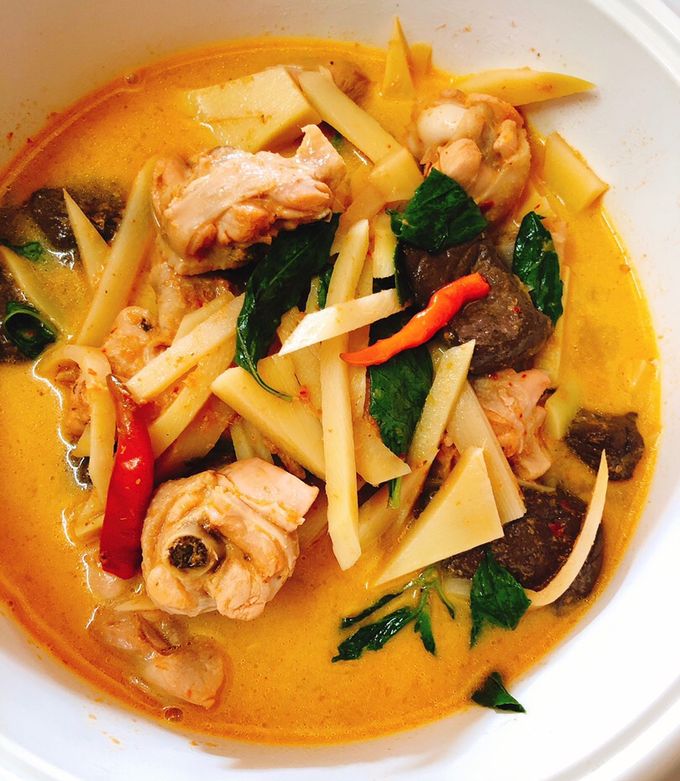 รูปของ แกงเผ็ดไก่ ใส่หน่อไม้