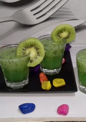 कीवी कॉकटेल (Kiwi cocktail recipe in Hindi) रेसिपी मुख्य फोटो