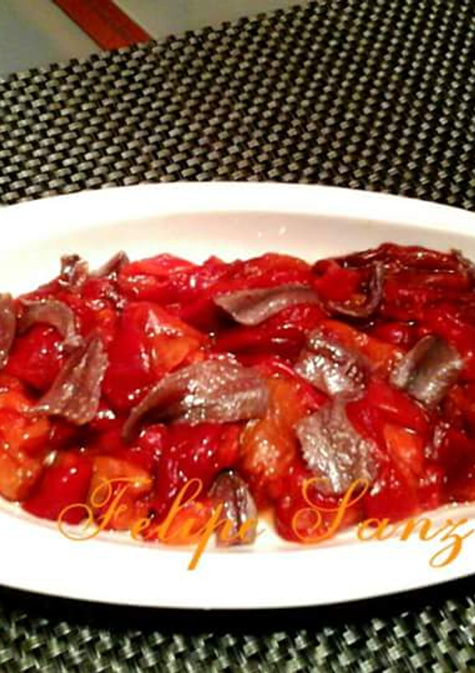 Una foto de Pimientos rojos asados con anchoas