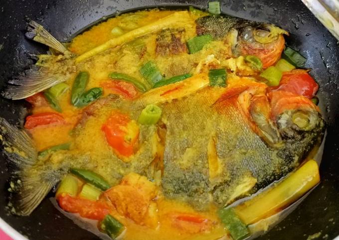 Resep Pesmol Ikan Bawal Oleh Desti Rosmiati - Cookpad