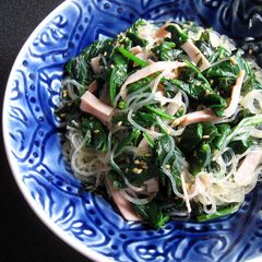 A picture of Spinach & Wakame Harusame Salad.