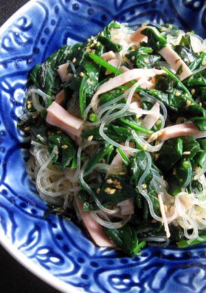 A picture of Spinach & Wakame Harusame Salad.