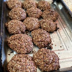 A picture of Chocolate fiber cookies.