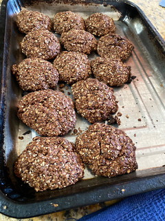 A picture of Chocolate fiber cookies.