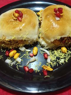 દાબેલી (Dabeli Recipe In Gujarati) રેસીપી મુખ્ય ફોટો