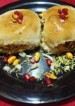 દાબેલી (Dabeli Recipe In Gujarati) રેસીપી મુખ્ય ફોટો