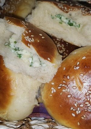 صورة لوصفة بريوش بحشوة الجبن والبقدونس