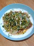 Judías verdes con cebollas glaseadas y salsa de yogur