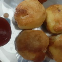 A picture of Potato stuffed bread roll.