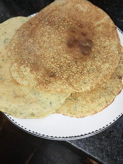 Una foto de Crepes de garbanzos y finas hierbas (apto veganos)