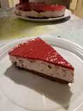 Cheesecake alla stracciatella con coulis si frutti di bosco