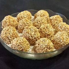 A picture of Puffed Rajgira Laddu.