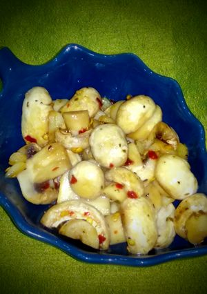 A picture of Butter Mushrooms.