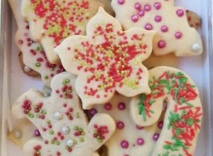 Una foto de Galletas de Navidad de mantequilla muy sencillas y ricas