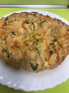 Una foto de Pan de ajo con leche