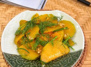 Hình của món Bí đỏ xào thì là chay.