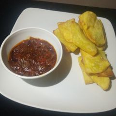 Fried sweet potato with sauce A picture of Fried sweet potato with sauce.