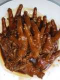 ตีนไก่ตุ๋นซีอิ๊วดำ (Braised Chicken Feet in Black Soy Sauce)