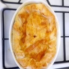 A picture of Chicken, leek and mushroom pie.
