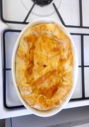 A picture of Chicken, leek and mushroom pie.