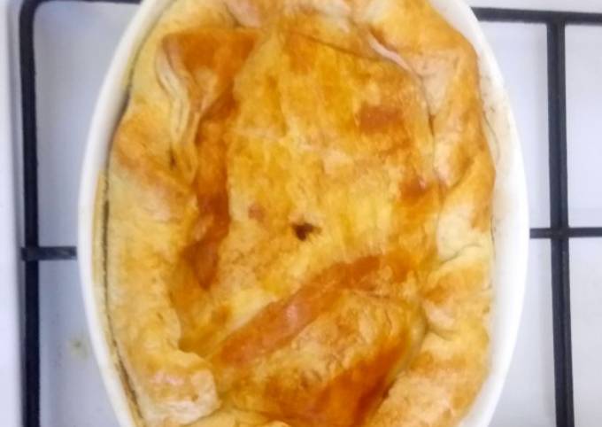 Chicken, leek and mushroom pie