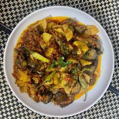 A picture of Achari Aloo Baingan.