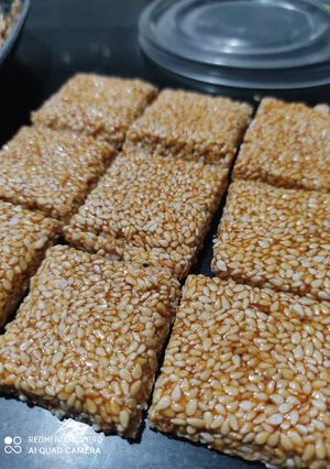 A picture of Til chikki.
