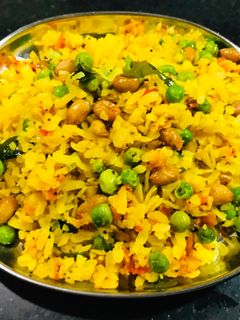 कांदा पोहा (kanda Poha recipe in Hindi) रेसिपी मुख्य फोटो