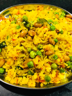 कांदा पोहा (kanda Poha recipe in Hindi) रेसिपी मुख्य फोटो