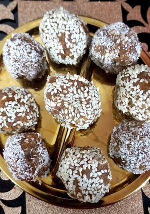 عکسی از دستور بمب انرژی،خرما قلقلی گردویی کنجدی