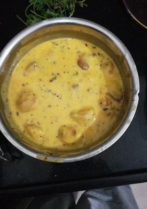 A picture of Pakoda kadhi.