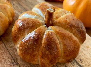 Une photo de ☆Pizza en forme de Citrouille pour Halloween☆