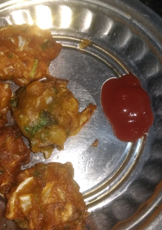 முட்டை கோஸ் போண்டா (Muttaikosh bonda recipe in tamil) செய்முறை முக்கிய புகைப்படம்