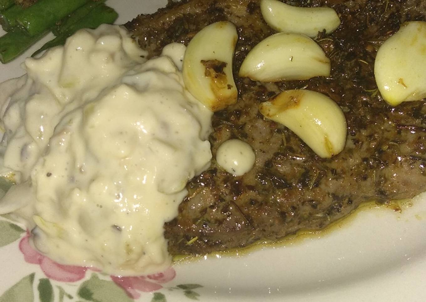 Sirloin Steak w/ Mushroom Sauce + Buncis + Mashed Potato