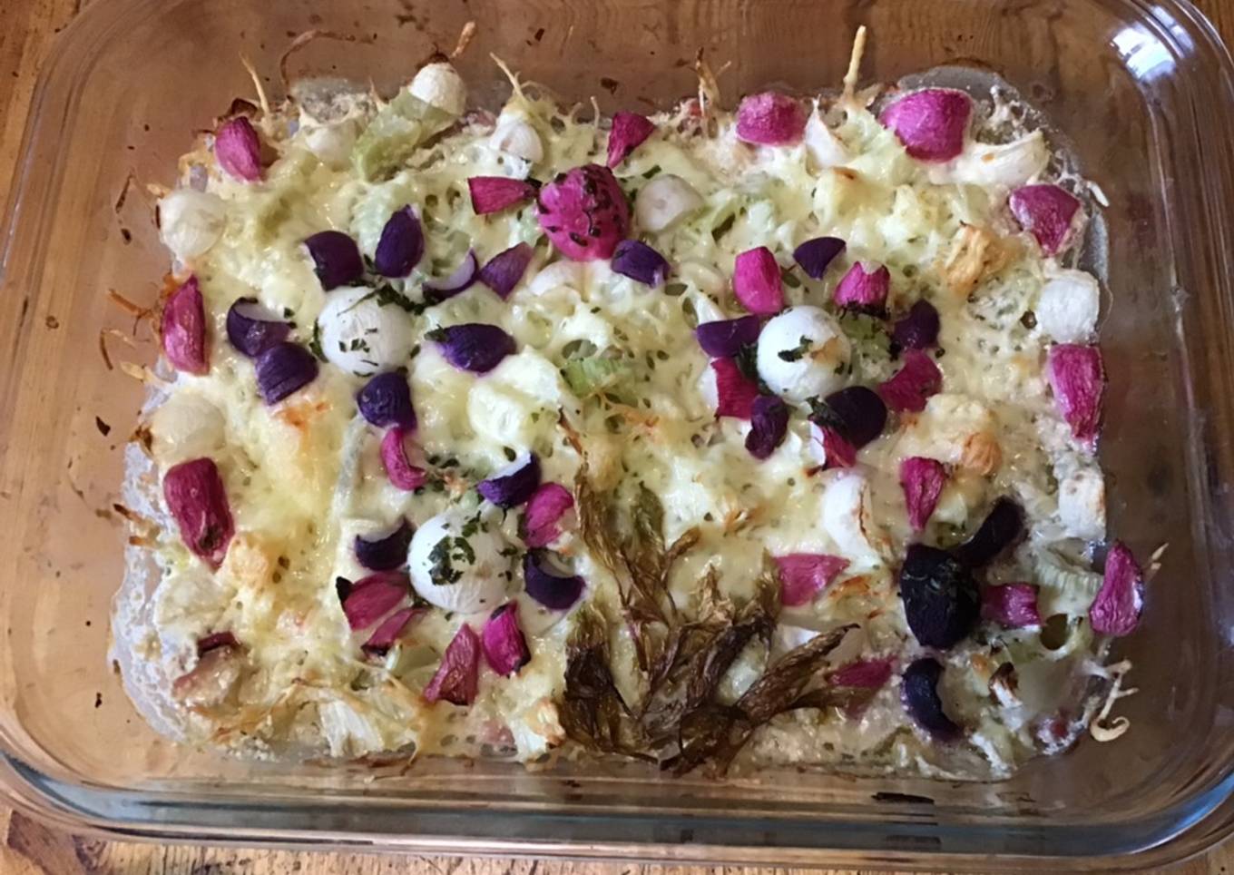 Gratin de céleri branche aux lardons,emmental et radis multicolores