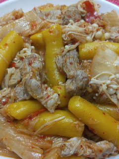 泡菜燴炒南瓜韓國年糕 的食譜成品照片
