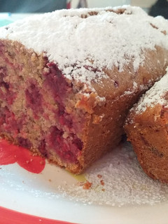 Una foto de Budín con frambuesas 💓