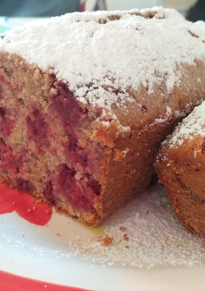 Una foto de Budín con frambuesas 💓