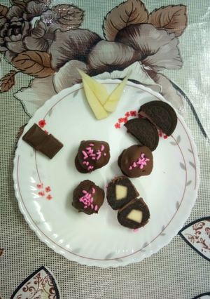 A picture of Apple chocolate bite.